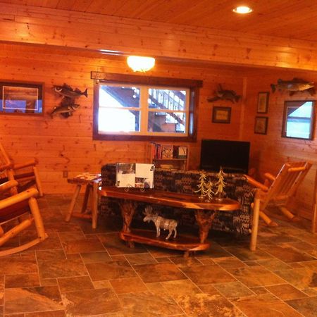 Moose Track Adventures Resort Winton Dış mekan fotoğraf